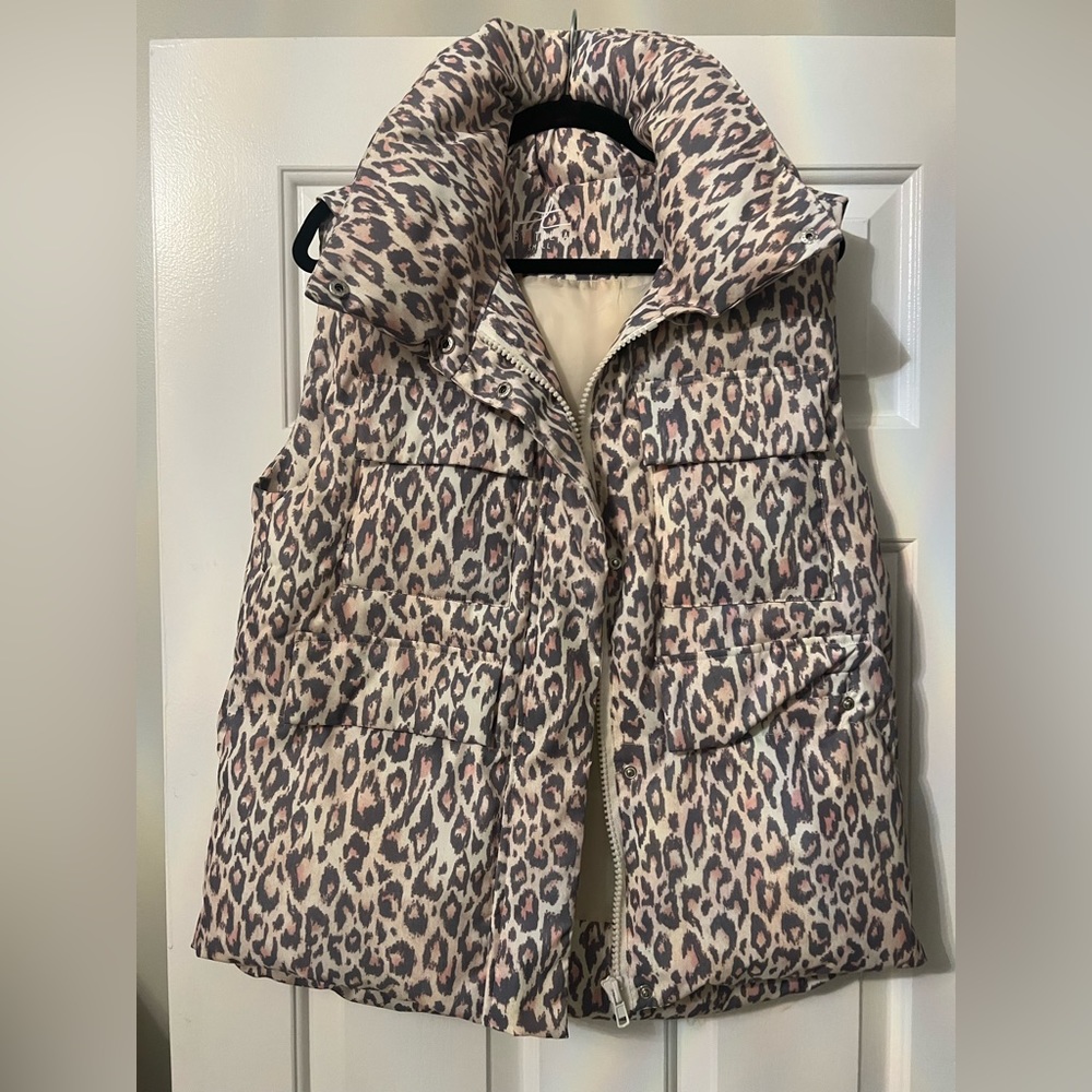 Cheetah vest in great condition